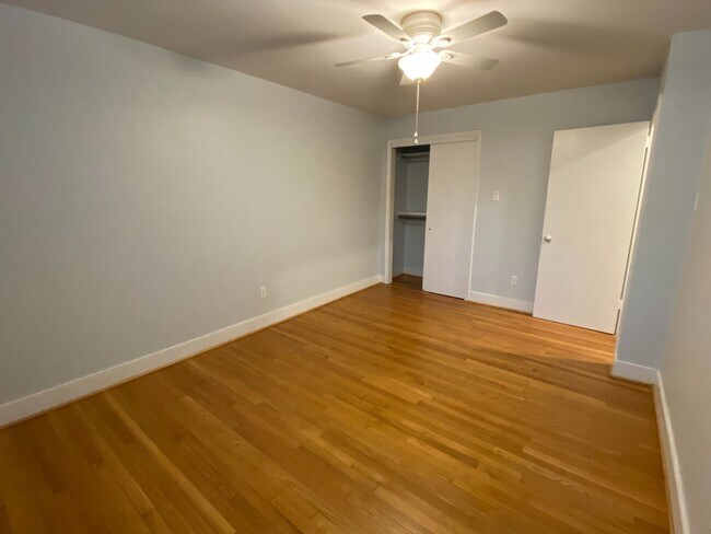 Building Photo - Two-Bedroom Apartment Directly Across from Forest Hill Park. Great Location!