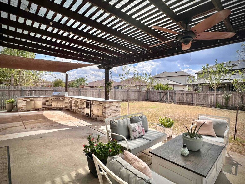 Primary Photo - 1910 Ashberry Trail