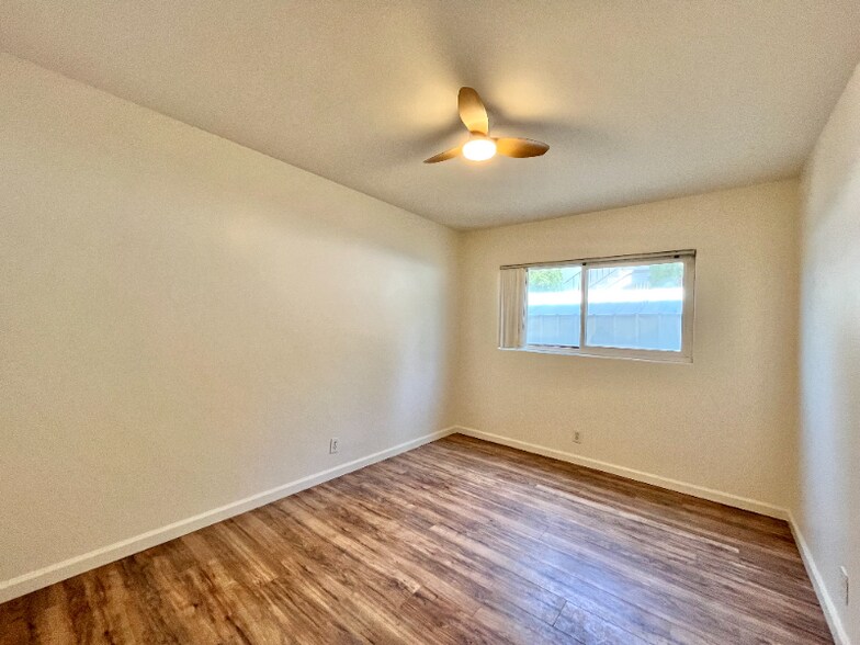 Building Photo - 331 E 1st St