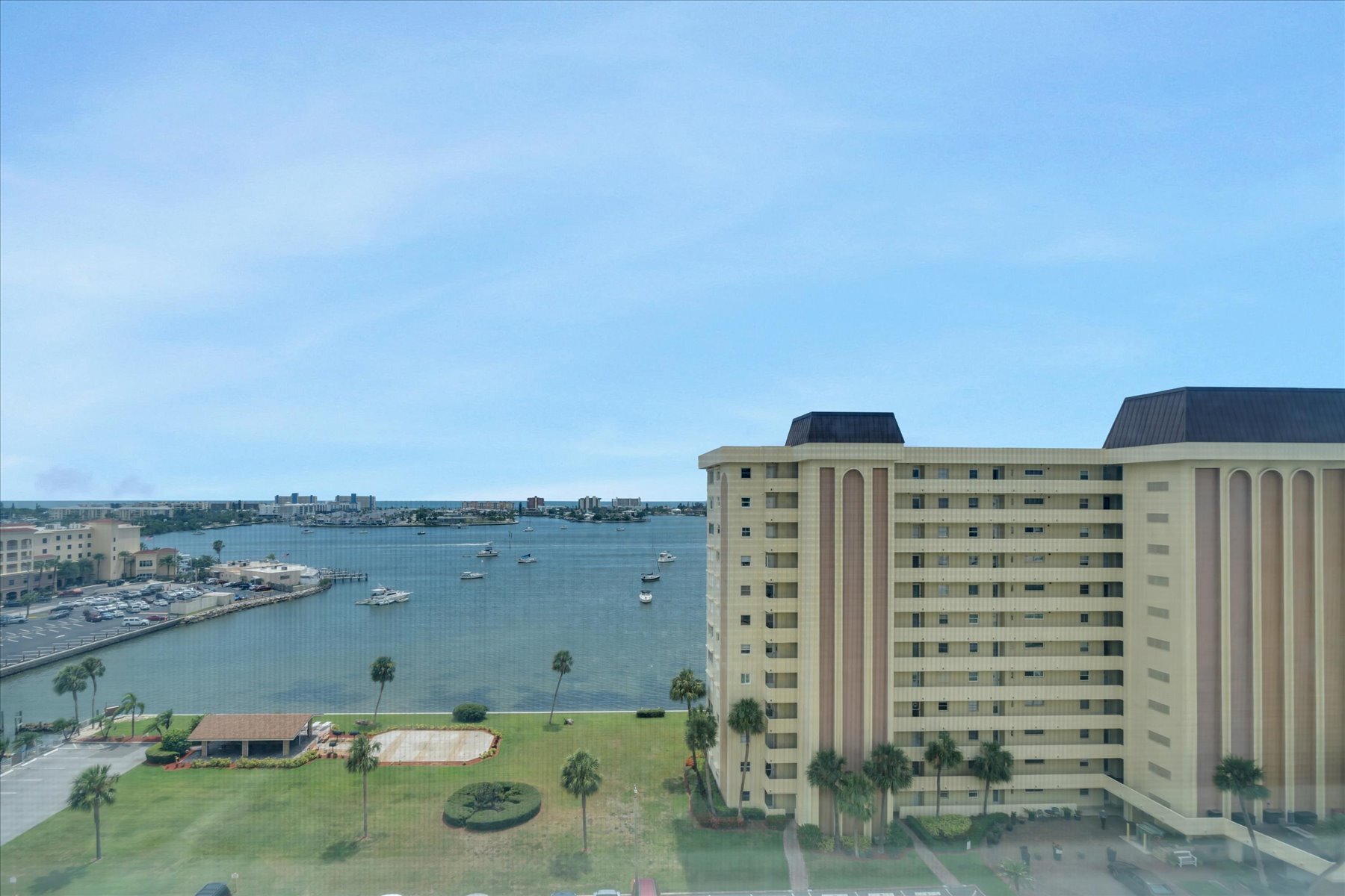 Building Photo - 4550 Cove Cir