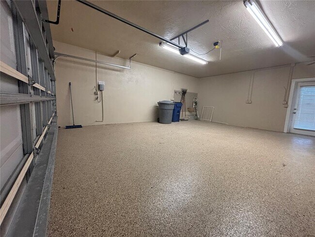 Building Photo - 10073 S Yacht Club Dr