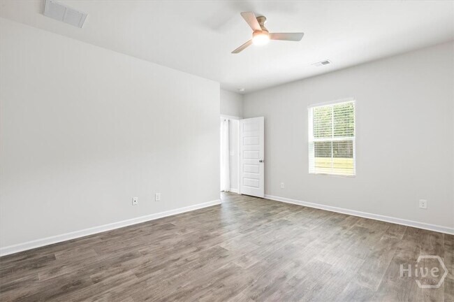 Building Photo - 142 Bottlebrush Dr