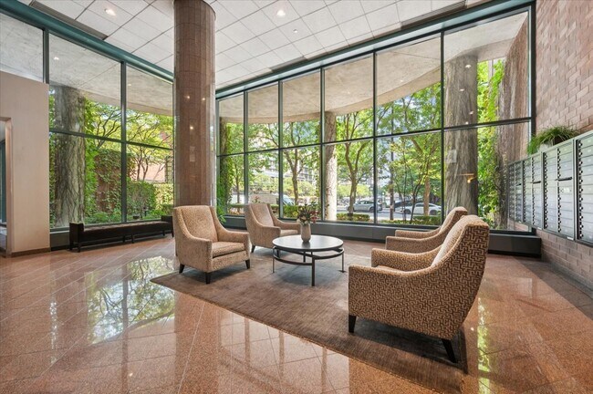 Building Photo - 440 N McClurg Ct