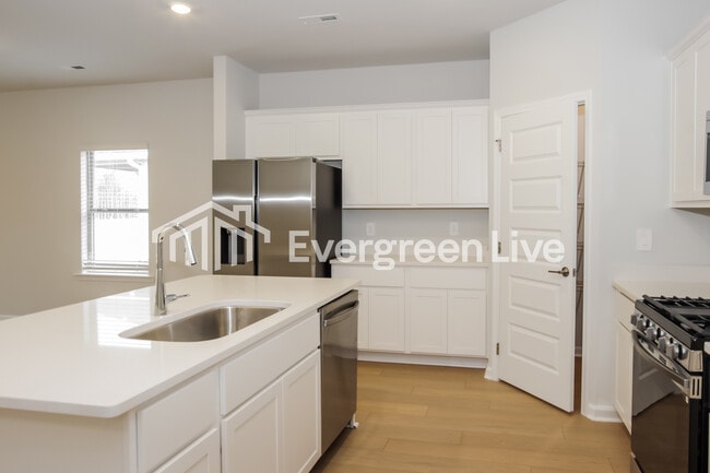 Building Photo - 154 Fenwick Pl