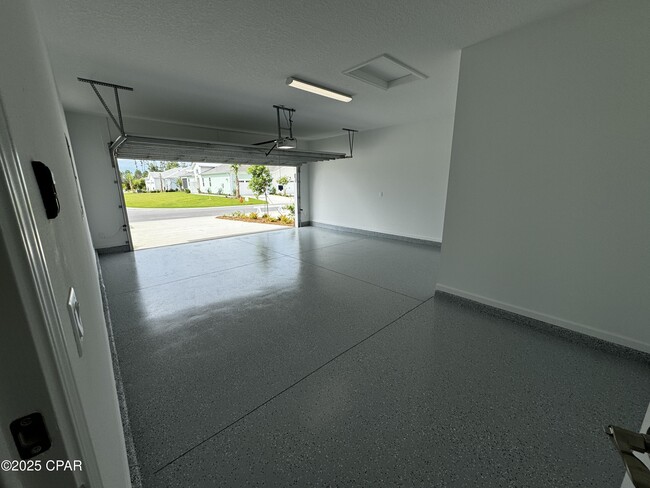 Building Photo - 9022 Parrot Pl