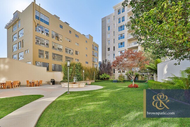 Building Photo - 140 S Van Ness Ave