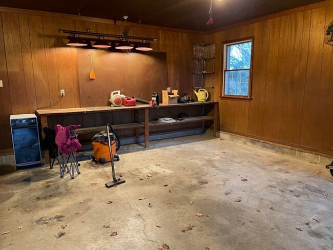 Building Photo - 735 E King St