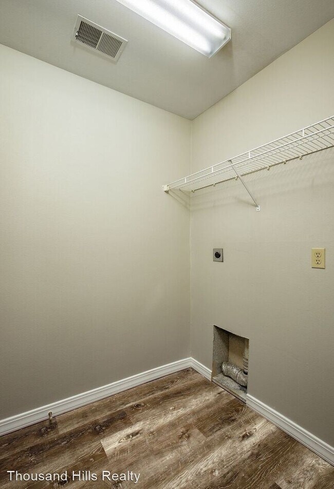 Building Photo - 3 br, 2 bath House - 2952 Vinyards Parkway #1