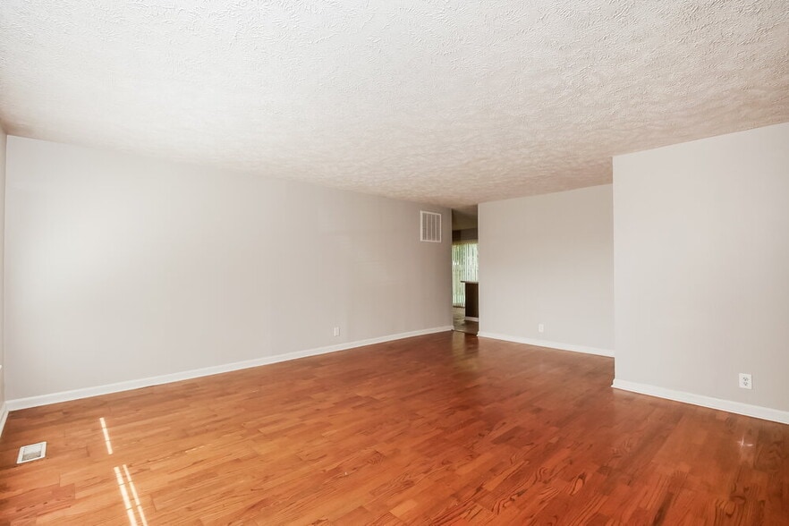 Building Photo - 8858 Frontenac Rd