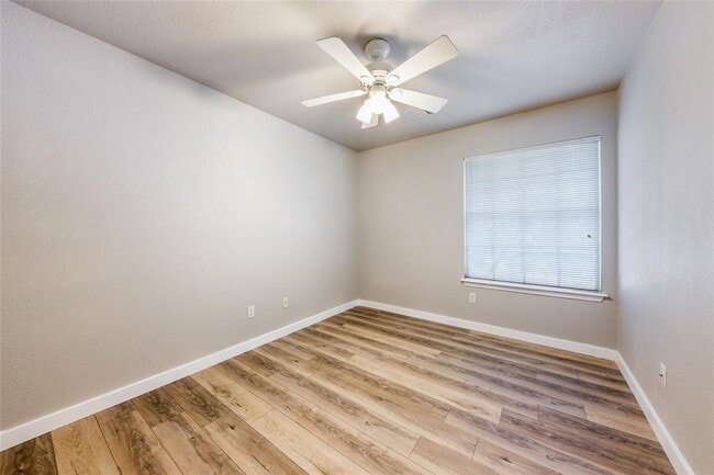 Building Photo - 1112 Doras Dr