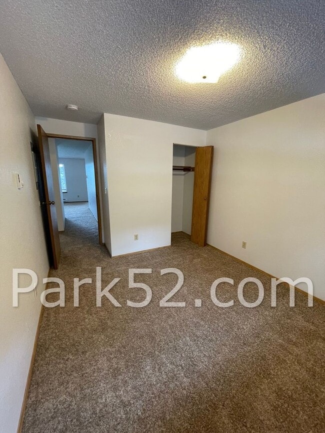 Building Photo - $500 Off First Full Month! Upper Floor 2 Bedroom 1 Bath Apartment With Washer/Dryer!
