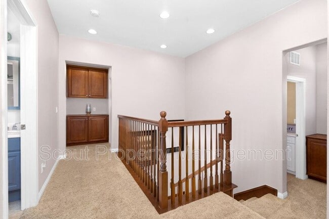Building Photo - 40281 Salem Way