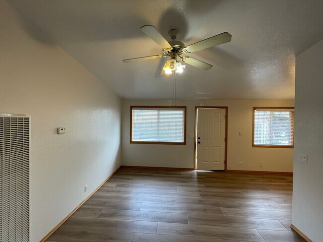 Building Photo - 1399 Chickadee Ct