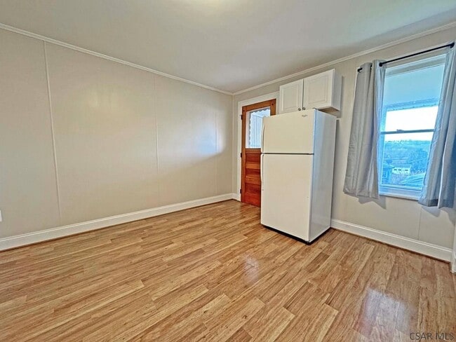 Building Photo - 610 Graham Ave