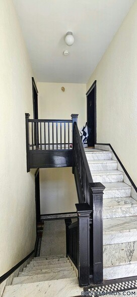 Building Photo - 52 Babcock St