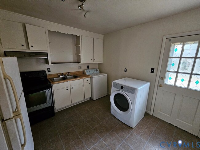 Building Photo - 3103 Stanwix Ln