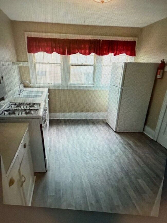 Building Photo - 1212 N Frink St