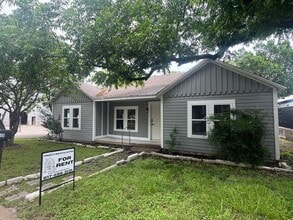 Building Photo - NEWLY RENOVATED - CHARMING 3/2 with STORAGE UNIT and COVERED PARKING