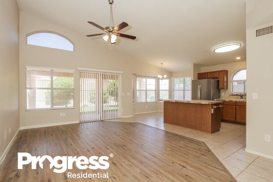 Building Photo - 9658 W Potter Dr