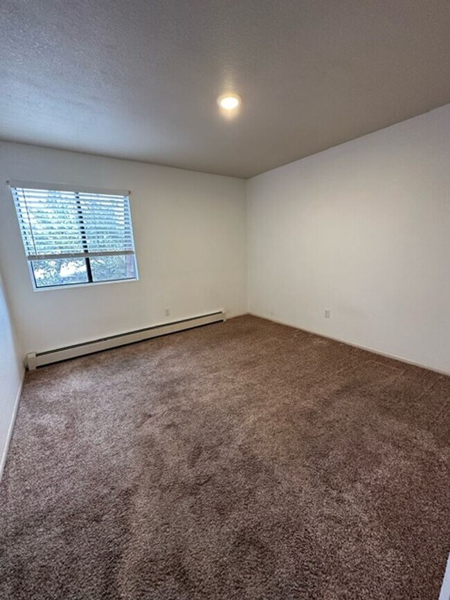 Building Photo - Updated Condo with outdoor Pool  ***Next t...