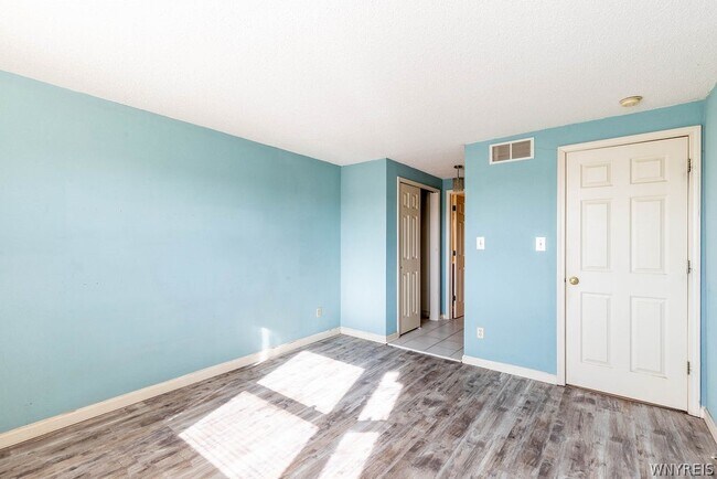 Building Photo - 319 King Peterson Rd