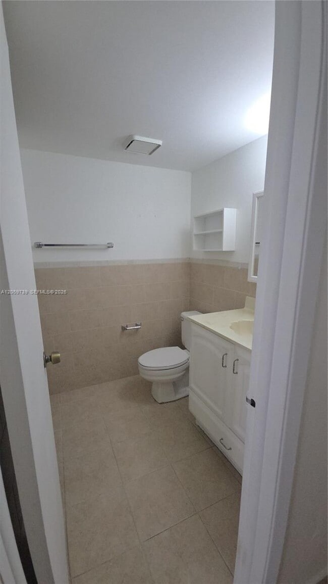 Building Photo - 9437 Fontainebleau Blvd