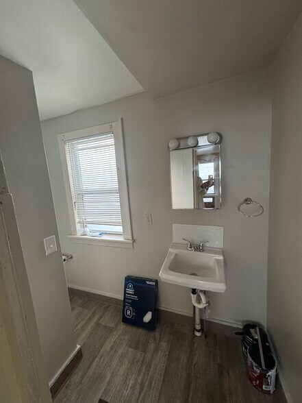 Building Photo - 58 Caledonia St NE