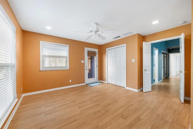 Building Photo - 11904 Highland Oaks Trail