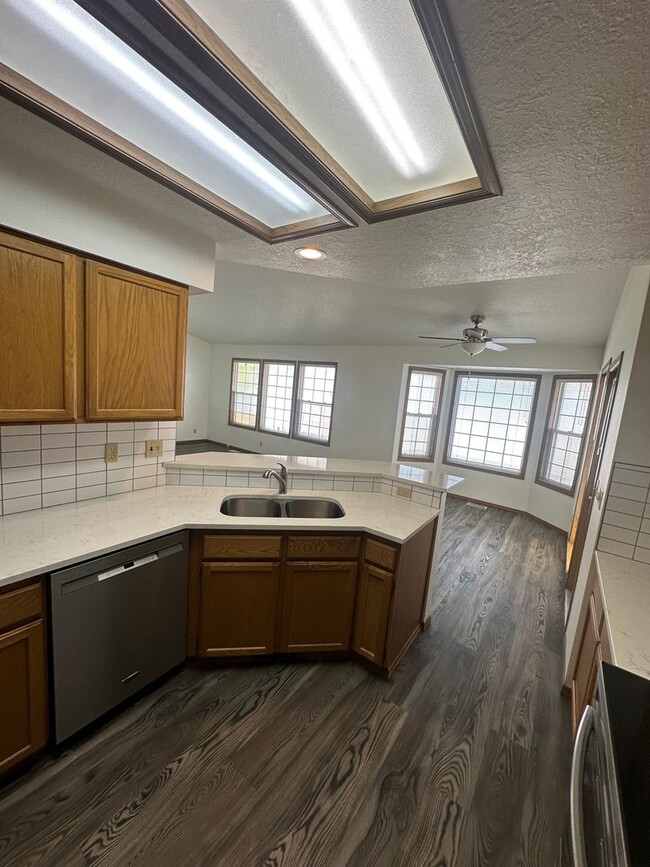 Building Photo - Tranquil & delightful 3-bedroom, 2-bathroom home that offers both comfort and convenience with it...