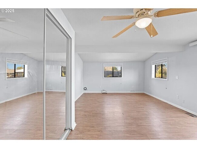 Building Photo - Rare Single Family Home  W/ 2 car garage