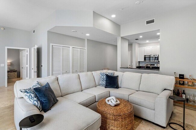 Building Photo - 255 Evernia St