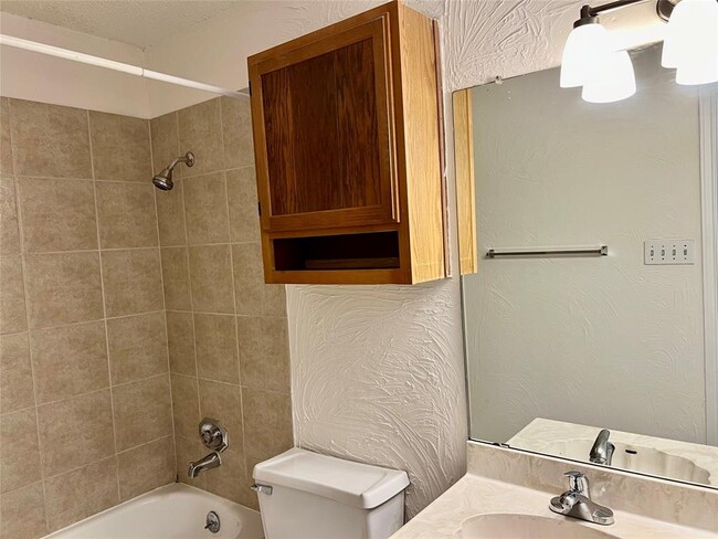 Building Photo - 13304 Saddlebrook Trail