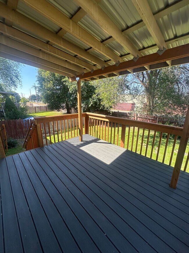 Building Photo - 1352