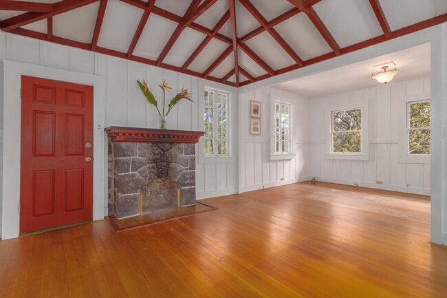 Building Photo - Charming 2 Bedroom / 1 Bath Cottage in Cool Volcano