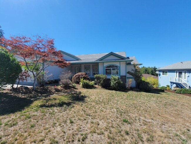 Primary Photo - 100 Sapphire Pl