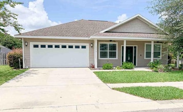 Building Photo - Oak Ridge Home - 3 Bed 2 Bath Home