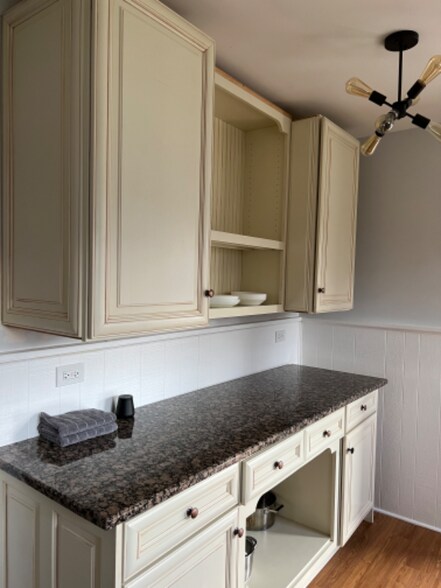 Building Photo - 510 Lasalle St