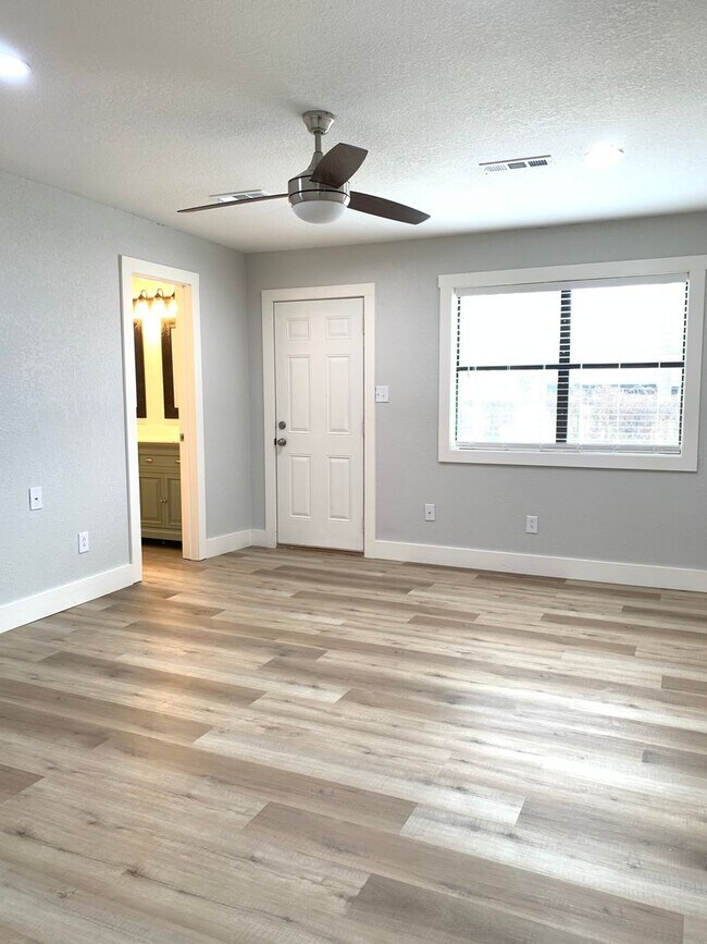 Building Photo - 3014 Parkwood Rd