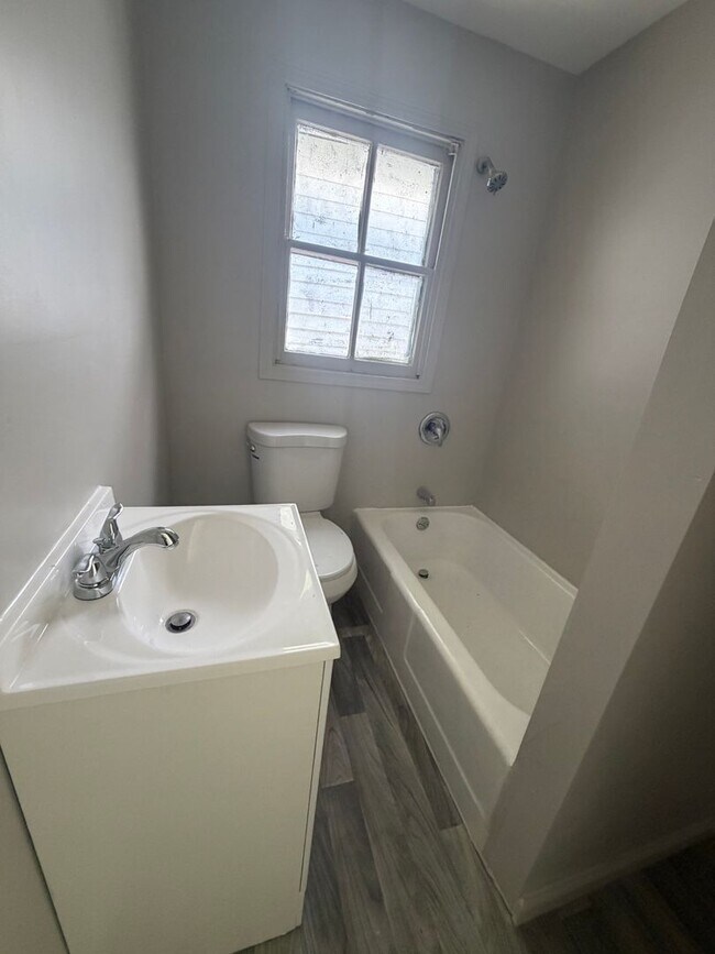 Building Photo - FOR RENT in LAFAYETTE!