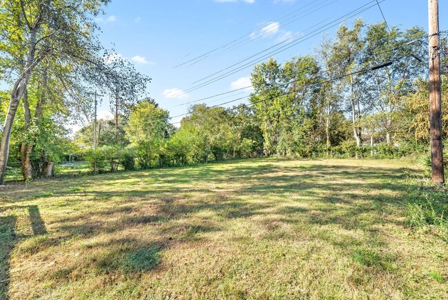 Building Photo - 2 Bedroom Home For Rent Near Madison Street!