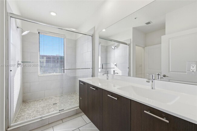 Building Photo - 8265 NW 41st St