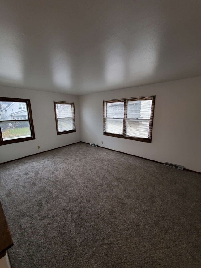 Building Photo - 1112 S 62nd St