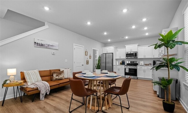 Building Photo - 43 St Austell Dr