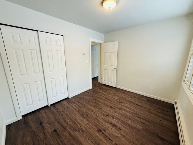 Building Photo - 245 Parliament Cir