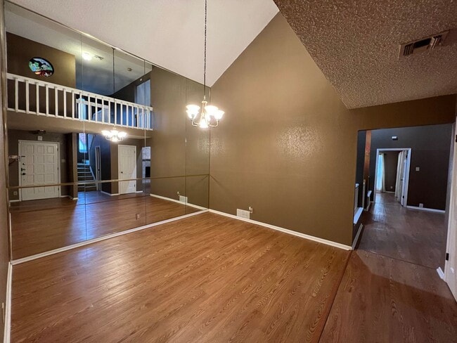 Building Photo - *COMING SOON!* MOVE IN SPECIAL 2 Bedroom Garden Style Villa Home In A Prime Location – Near Shopp...