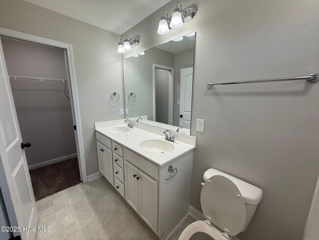 Building Photo - 114 Laredo Dr