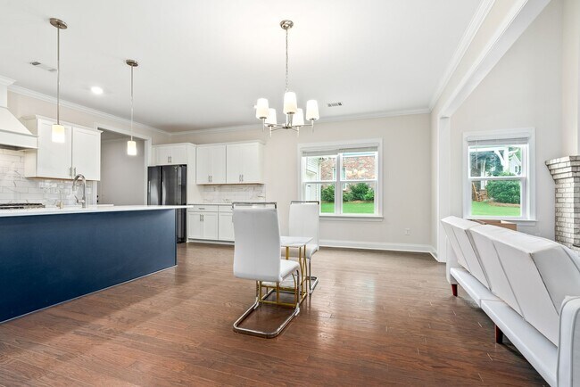 Building Photo - 826 Clear Spring Dr
