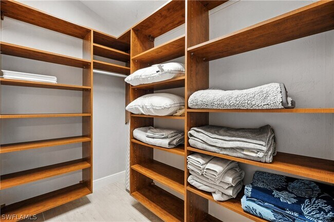 Building Photo - 6605 Southfork Ct