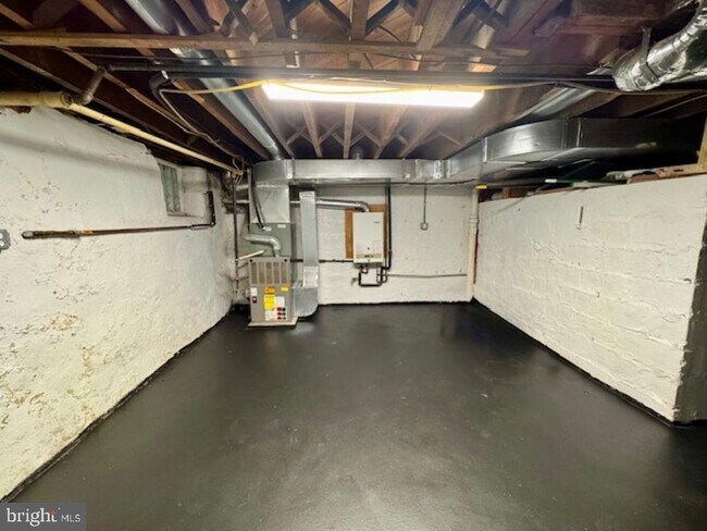 Building Photo - 3717 Elkader Rd