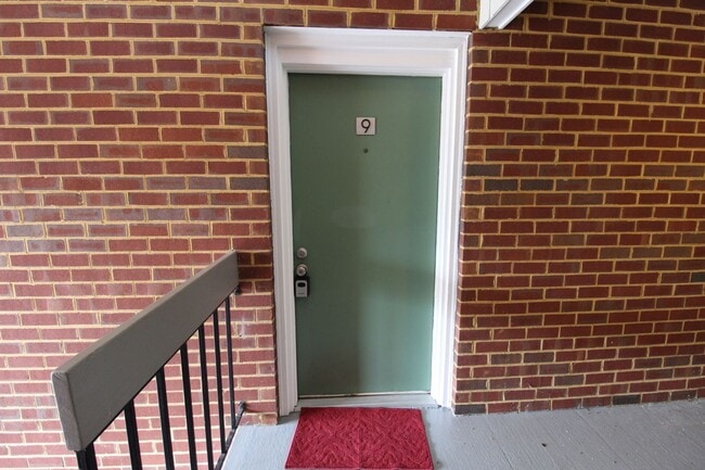 Building Photo - Stunning 2-Bedroom Condo for Rent on Blue ...